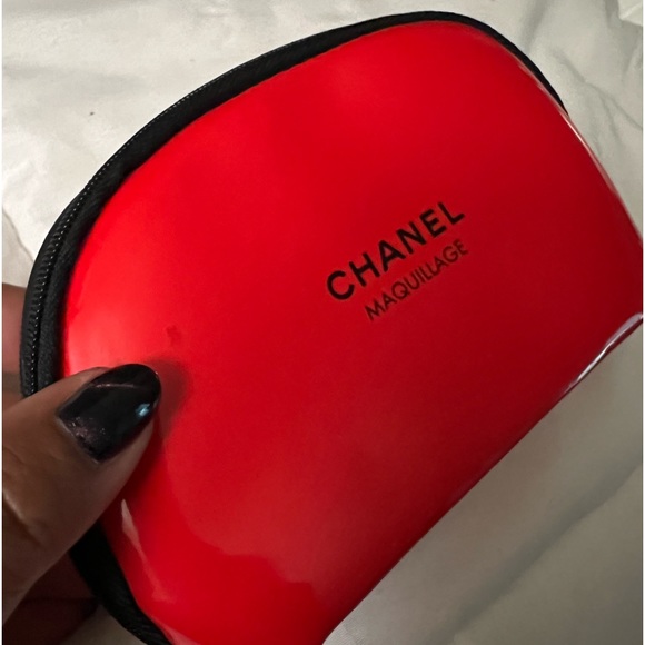 👑✅PRICE FIRM✅👑Red Patent Chanel Small Cosmetic Case & Black Pouch - Picture 5 of 17